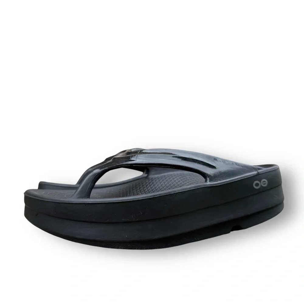 OOFOS Women's Black Comfort Sandals - Picture 13 of 14
